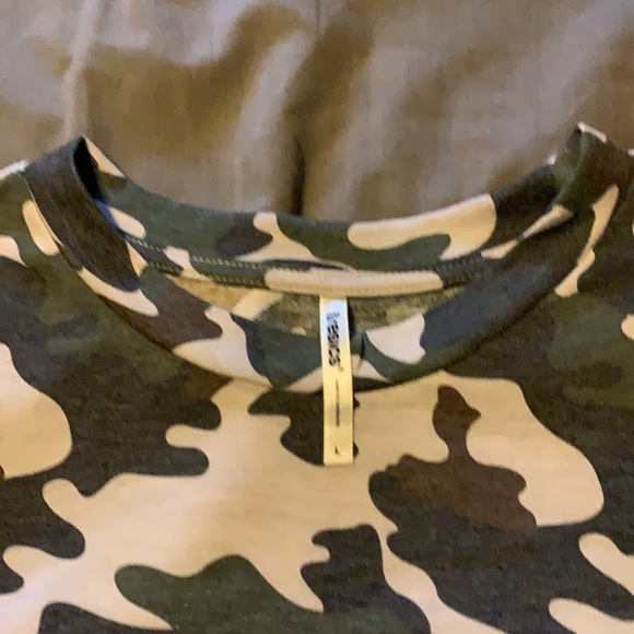 Tresics super soft camo crop top - Picture 4 of 9
